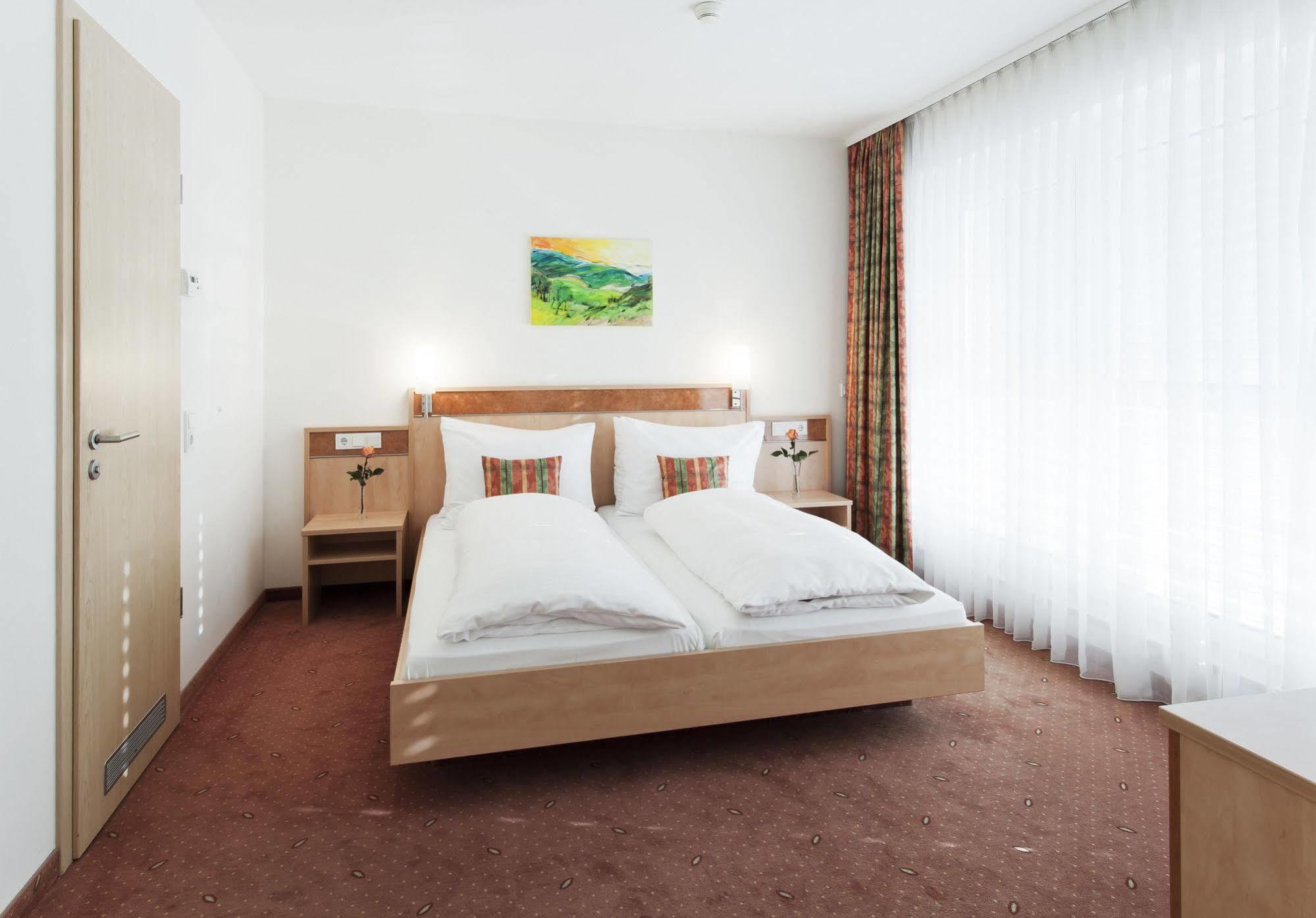 Zeller'S Quartier Hotel Königsbrunn Exterior foto